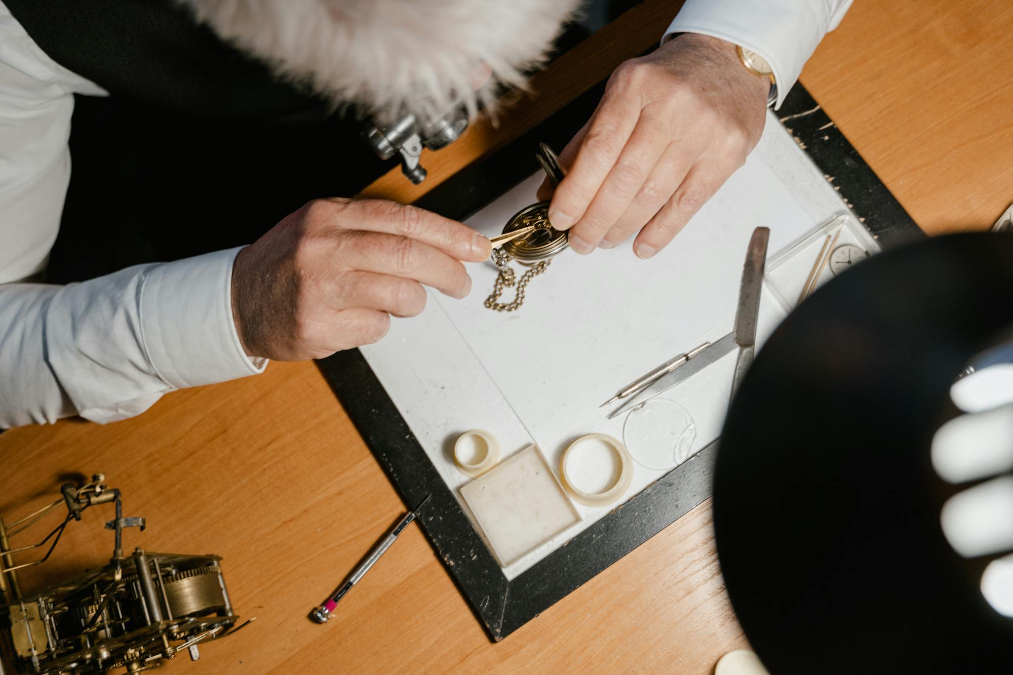 Riparazione orologio al banco